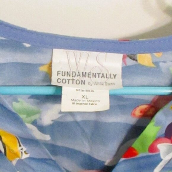 Scrub Top White Swan XL Short Sleeve V Neck 2 Pockets Ocean Theme NWT Waves - Picture 3 of 4